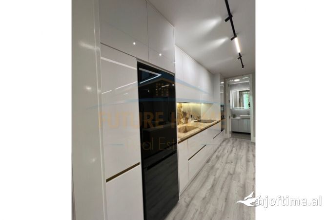 Shtepi me qera 2+1 ne Tirane - 2,000 Euro
