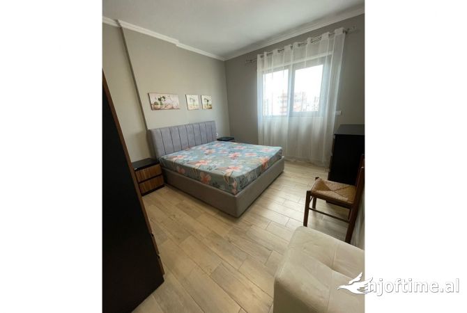 Shtepi me qera Apartament ne Tirane, 2+1, Mobilimi E mobiluar, Pagesa 500  Euro.
