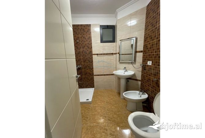 Shtepi me qera Apartament ne Tirane, 2+1, Mobilimi E mobiluar, Pagesa 500  Euro.