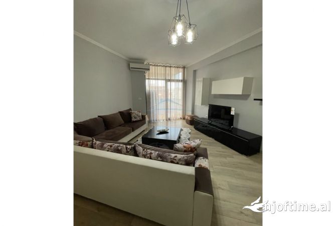 Shtepi me qera Apartament ne Tirane, 2+1, Mobilimi E mobiluar, Pagesa 500  Euro.