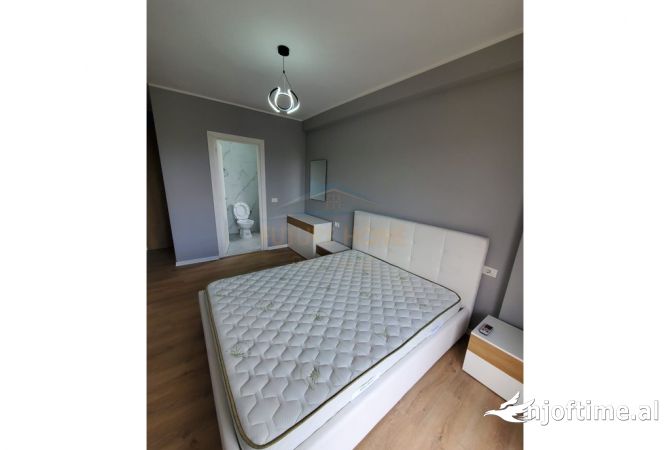 Shtepi me qera Apartament ne Tirane, 2+1, Mobilimi E mobiluar, Pagesa 400  Euro.