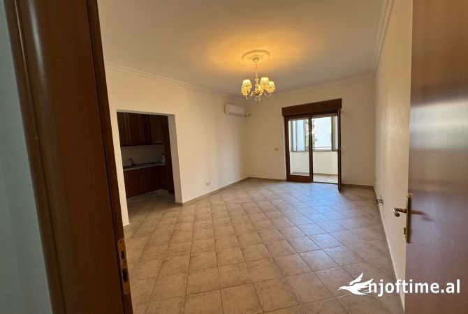 Shtepi me qera 2+1 ne Tirane - 700 Euro