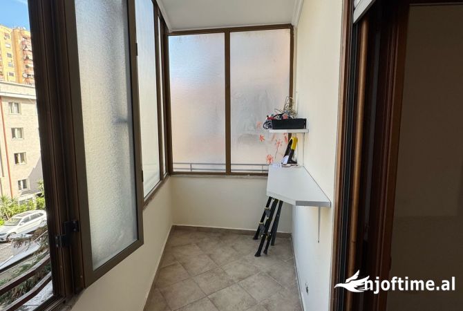 Shtepi me qera Apartament ne Tirane, 2+1, Mobilimi Bosh, pa mobiluar, Pagesa 700  Euro.