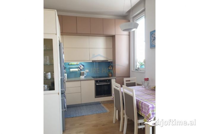 Shtepi ne shitje Apartament ne Tirane, 2+1, Mobilimi E mobiluar, Pagesa 199,000  Euro.