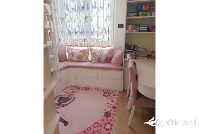 Shtepi ne shitje Apartament ne Tirane, 2+1, Mobilimi E mobiluar, Pagesa 199,000  Euro.