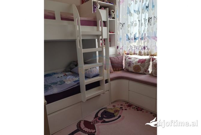 Shtepi ne shitje Apartament ne Tirane, 2+1, Mobilimi E mobiluar, Pagesa 199,000  Euro.