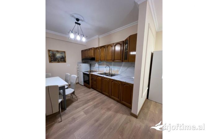 Shtepi me qera 1+1 ne Tirane - 450 Euro