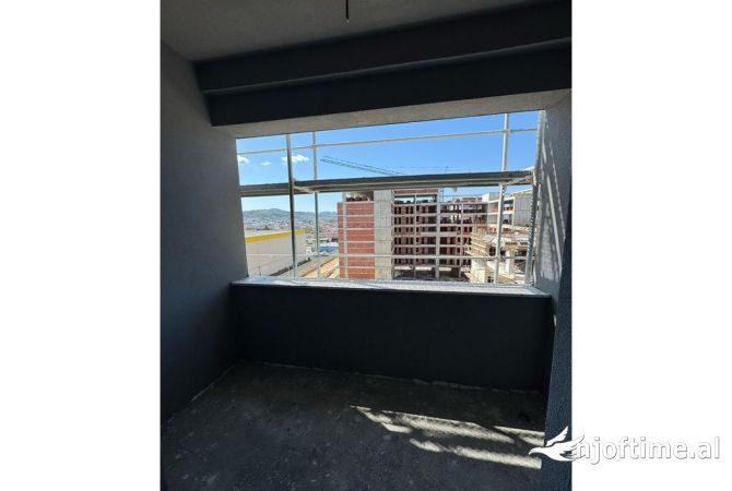 Shtepi ne shitje Apartament ne Tirane, 2+1, Mobilimi Bosh, pa mobiluar, Pagesa 97,000  Euro.