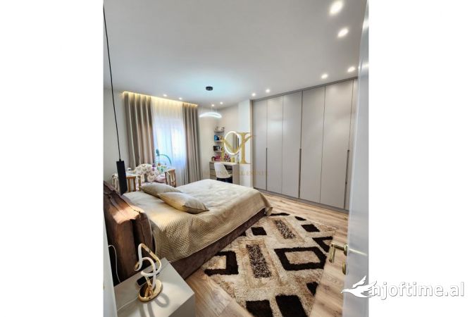 Shtepi ne shitje Apartament ne Durres, 2+1, Mobilimi E mobiluar, Pagesa 148,000  Euro.