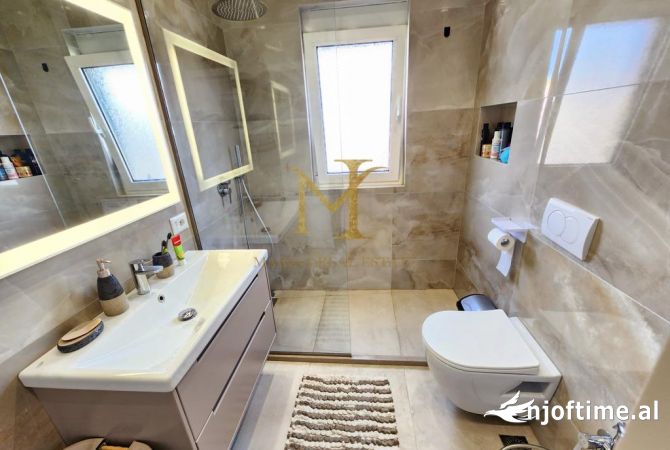 Shtepi ne shitje Apartament ne Durres, 2+1, Mobilimi E mobiluar, Pagesa 148,000  Euro.