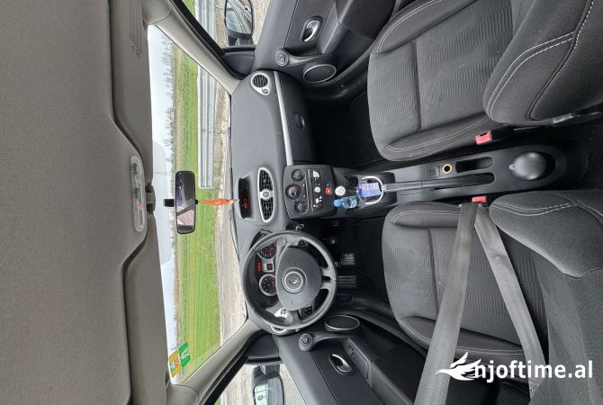 Makina ne shitje  ne Fier - 2,800 Euro
