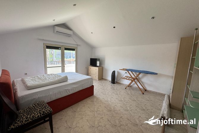 Shtepi me qera Duplex(shtepi me 2 kate) ne Tirane, 2+1, Mobilimi E mobiluar, Pagesa 670  Euro.