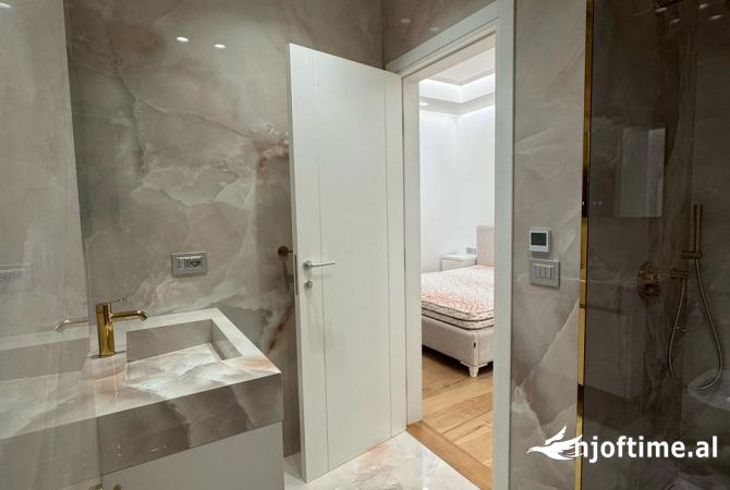 Shtepi ne shitje Apartament ne Tirane, 2+1, Mobilimi E mobiluar, Pagesa 280,000  Euro.