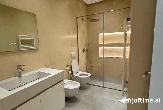 Shtepi ne shitje Apartament ne Tirane, 2+1, Mobilimi E mobiluar, Pagesa 280,000  Euro.