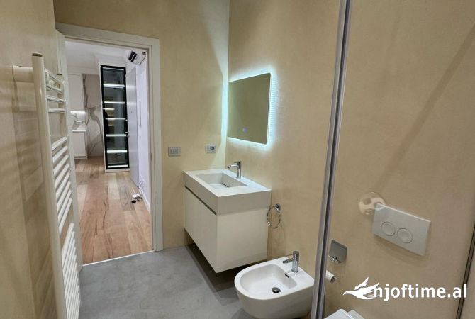 Shtepi ne shitje Apartament ne Tirane, 2+1, Mobilimi E mobiluar, Pagesa 280,000  Euro.