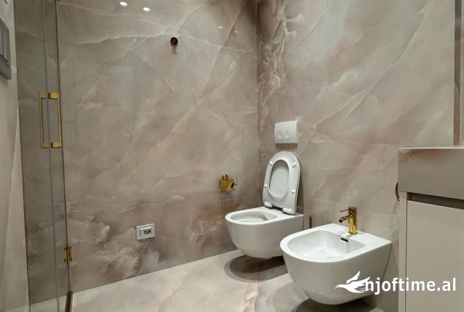 Shtepi ne shitje Apartament ne Tirane, 2+1, Mobilimi E mobiluar, Pagesa 280,000  Euro.