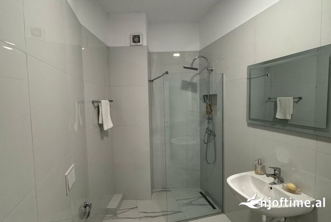 Shtepi me qera Apartament ne Tirane, 2+1, Mobilimi E mobiluar, Pagesa 850  Euro.