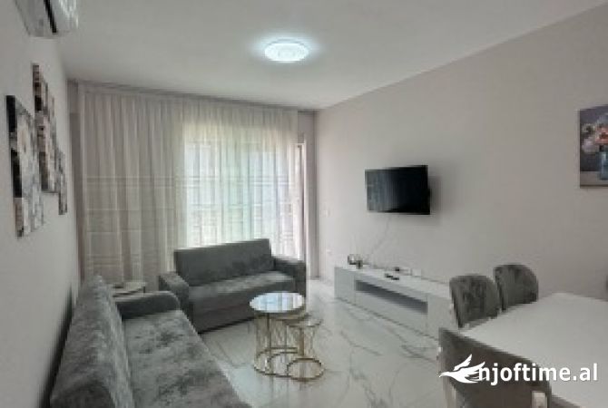 Shtepi me qera Apartament ne Tirane, 2+1, Mobilimi E mobiluar, Pagesa 850  Euro.