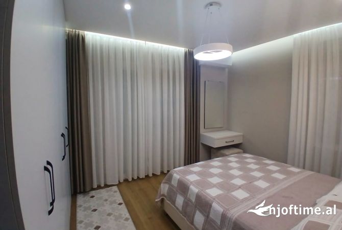 Shtepi me qera Apartament ne Tirane, 2+1, Mobilimi E mobiluar, Pagesa 650  Euro.