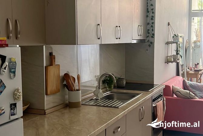 Shtepi ne shitje Apartament ne Tirane, 1+1, Mobilimi E mobiluar, Pagesa 78,000  Euro.