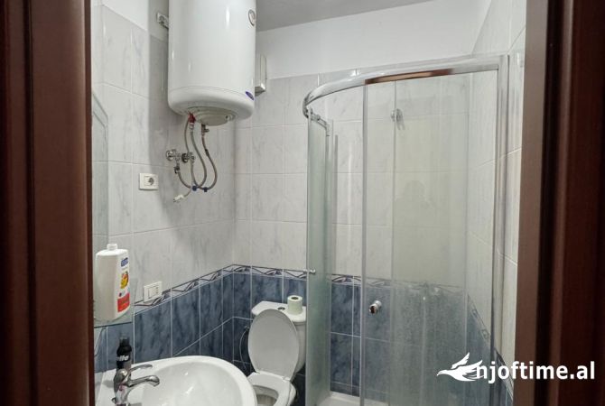 Shtepi ne shitje Apartament ne Tirane, 3+1, Mobilimi E mobiluar, Pagesa 140,000  Euro.