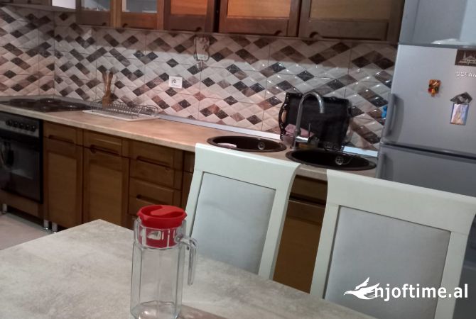 Shtepi me qera Apartament ne Tirane, 1+1, Mobilimi E mobiluar, Pagesa 420  Euro.