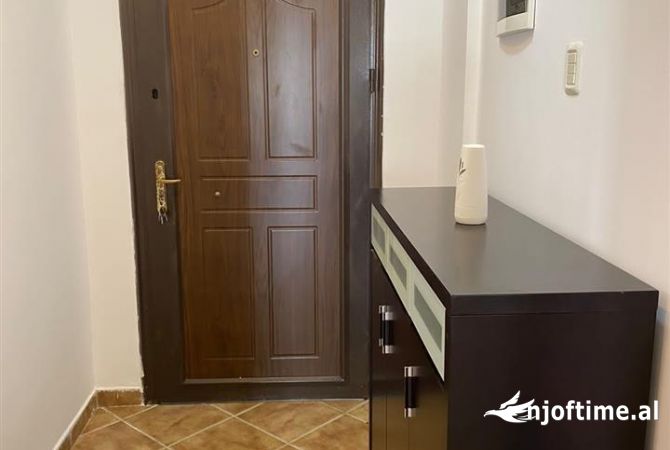Shtepi me qera 1+1 ne Tirane - 35,000 Leke