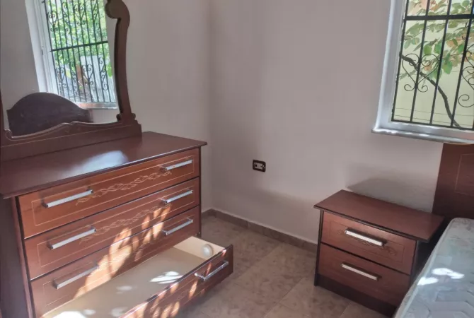Shtepi me qera 1+1 ne Tirane - 38,000 Leke