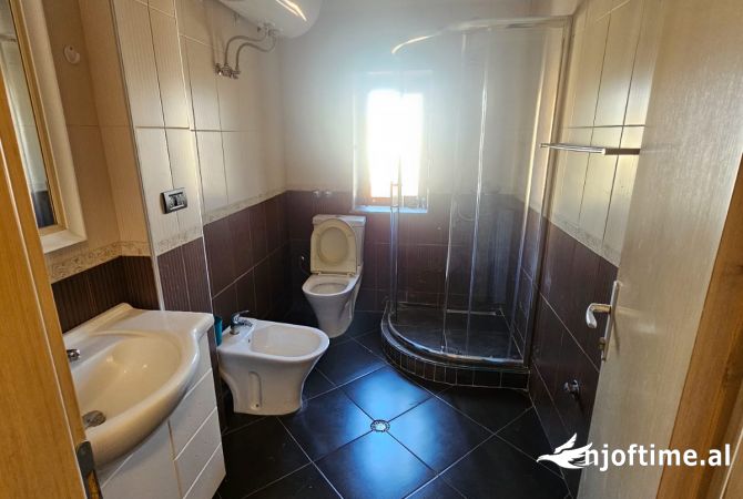 Shtepi me qera 2+1 ne Tirane - 55,000 Leke
