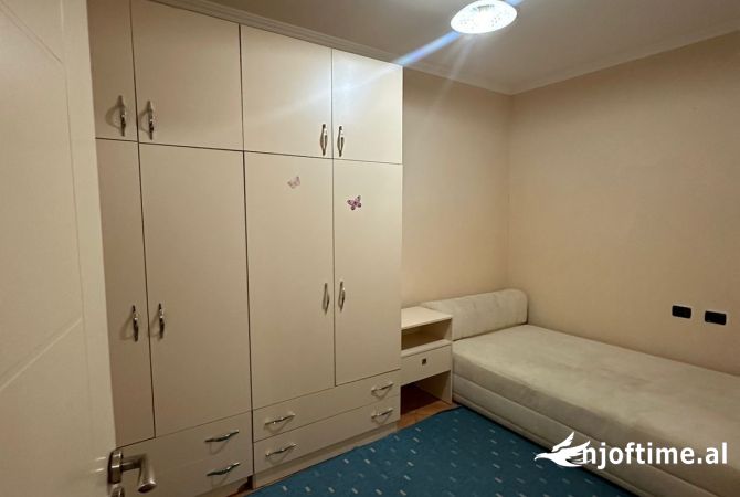 Shtepi me qera Apartament ne Tirane, 2+1, Mobilimi E mobiluar, Pagesa 550  Euro.