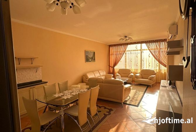 Shtepi me qera Apartament ne Tirane, 2+1, Mobilimi E mobiluar, Pagesa 550  Euro.