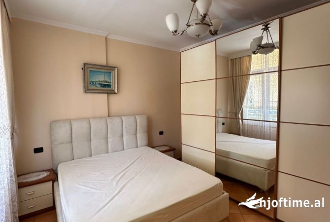 Shtepi me qera Apartament ne Tirane, 2+1, Mobilimi E mobiluar, Pagesa 550  Euro.
