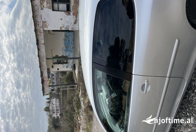 Makina ne shitje ne Tirane, Volkswagen, 2005 Diesel,Kambio Manual Pagesa 2,700  Euro.