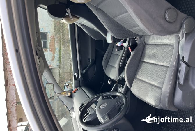 Makina ne shitje ne Tirane, Volkswagen, 2005 Diesel,Kambio Manual Pagesa 2,700  Euro.