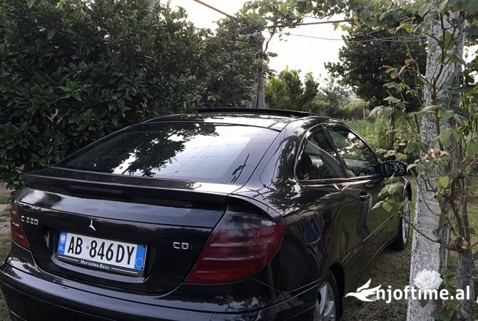 Makina ne shitje  ne Tirane - 2,000 Euro