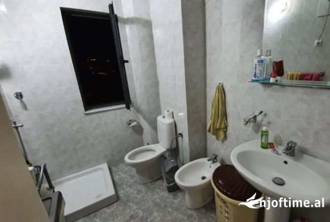 Shtepi me qera Apartament ne Tirane, 1+1, Mobilimi E mobiluar, Pagesa 40,000  Leke.