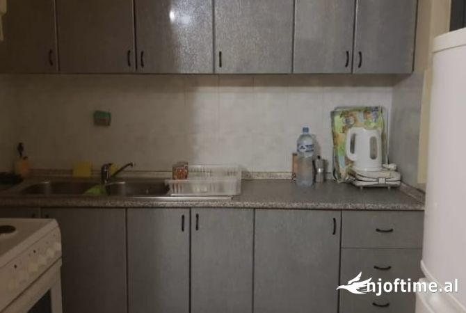 Shtepi me qera Apartament ne Tirane, 1+1, Mobilimi E mobiluar, Pagesa 40,000  Leke.