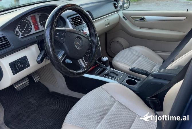 Makina ne shitje ne Tirane - 3,600 Euro