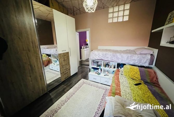 Shtepi ne shitje Penthose(kati i fundit panoramik) ne Shkoder, 2+1, Mobilimi E mobiluar, Pagesa 150,000  Euro.