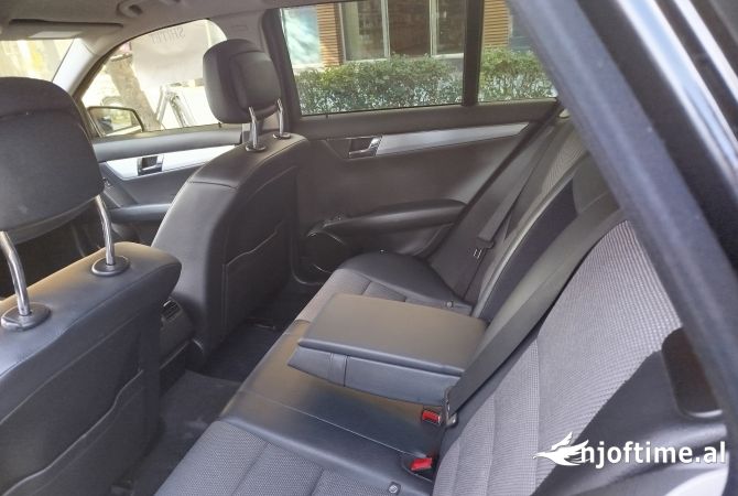 Makina ne shitje ne Vlore, Mercedes-Benz, 2011 Diesel,Kambio Automatik Pagesa 6,190  Euro.