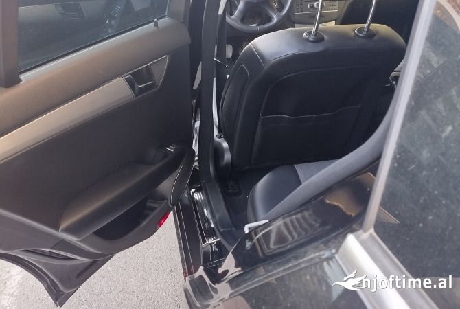 Makina ne shitje ne Vlore, Mercedes-Benz, 2011 Diesel,Kambio Automatik Pagesa 6,190  Euro.