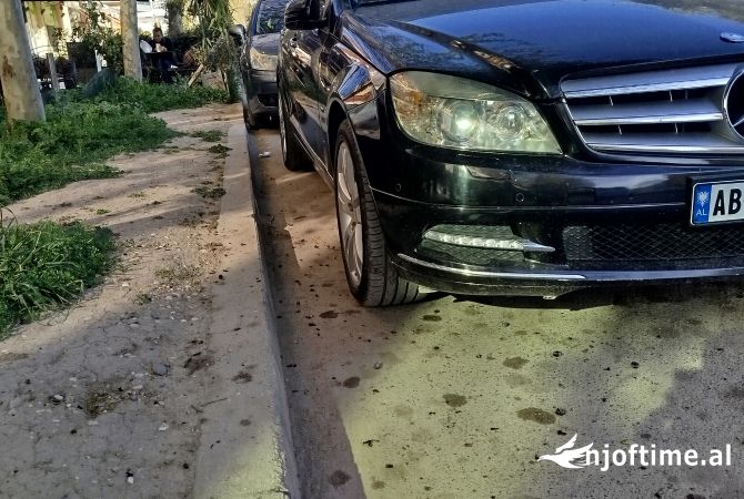Makina ne shitje ne Vlore - 6,190 Euro