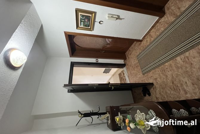 Shtepi ne shitje Apartament ne Pogradec, 2+1, Mobilimi E mobiluar, Pagesa 120,000  Euro.