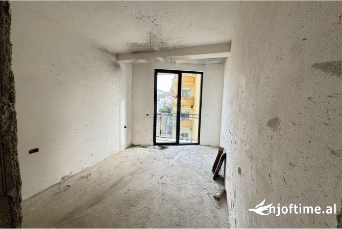 Shtepi ne shitje Apartament ne Tirane, 1+1, Mobilimi Bosh, pa mobiluar, Pagesa 143,000  Euro.