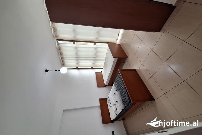 Shtepi me qera Apartament ne Tirane, 3+1, Mobilimi E mobiluar, Pagesa 38,000  Leke.
