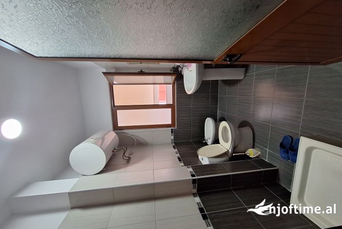 Shtepi me qera Apartament ne Tirane, 3+1, Mobilimi E mobiluar, Pagesa 38,000  Leke.