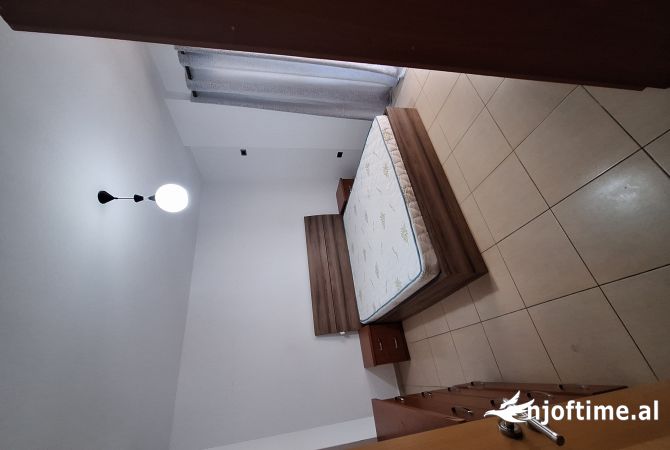 Shtepi me qera Apartament ne Tirane, 3+1, Mobilimi E mobiluar, Pagesa 38,000  Leke.