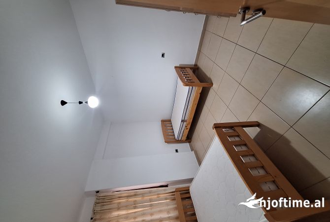 Shtepi me qera Apartament ne Tirane, 3+1, Mobilimi E mobiluar, Pagesa 38,000  Leke.