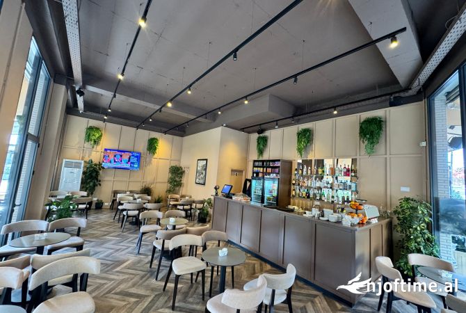 Ambiente Commerciale in Vendita 2+1 a Tirana - 37,000 Euro