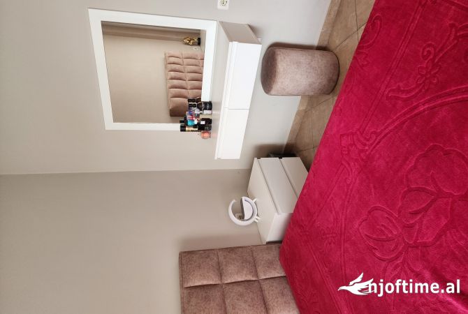 Shtepi ne shitje Apartament ne Tirane, 1+1, Mobilimi E mobiluar, Pagesa 90,000  Euro.